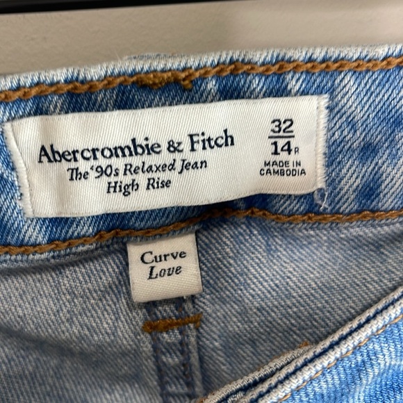 Abercrombie & Fitch Curve Love The 90s Relaxed Jean High Rise Light Wash 32 14R - Picture 5 of 11